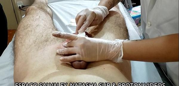  Passing the cream after the depilation with wax - Espaço Salvaley